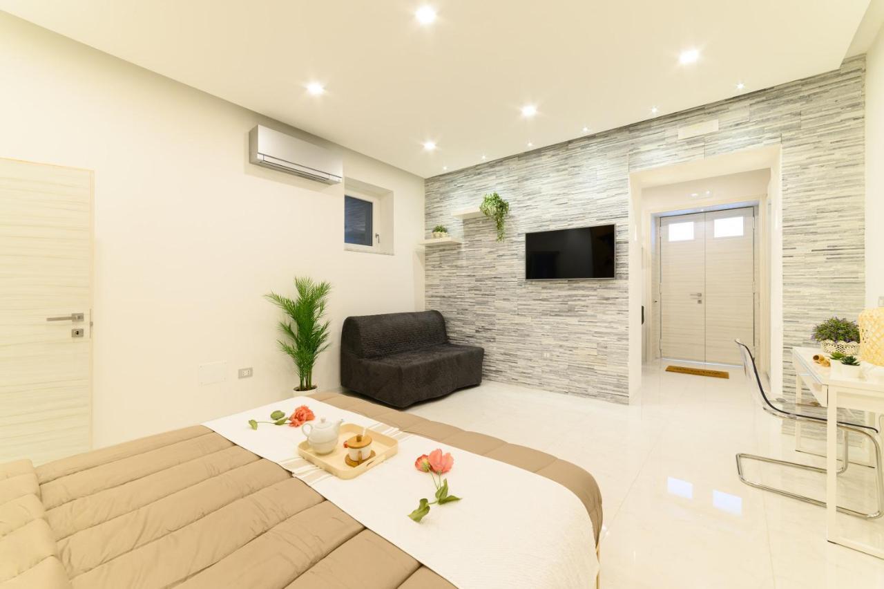 Luxury Apartment Salerno Center ภายนอก รูปภาพ